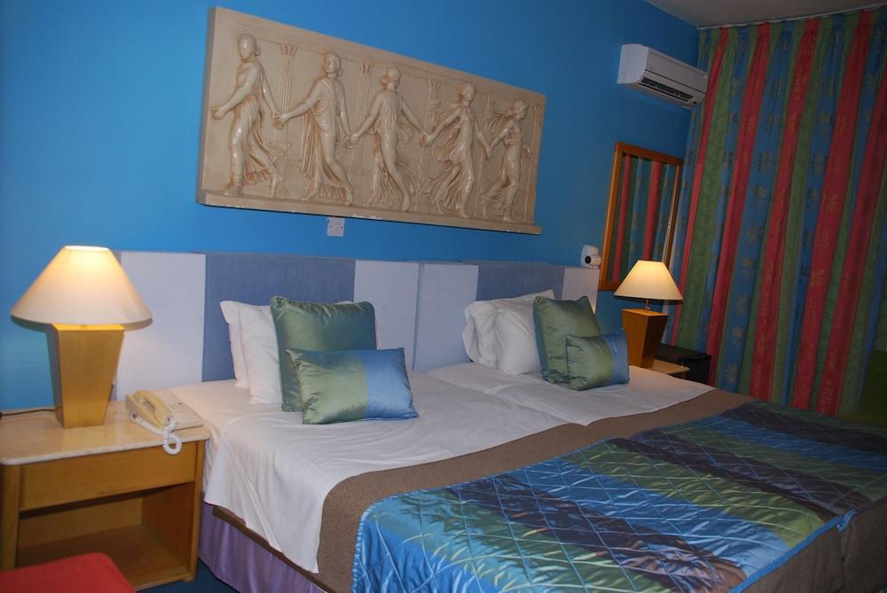 The Caravel Hotel 레메소스 외부 사진