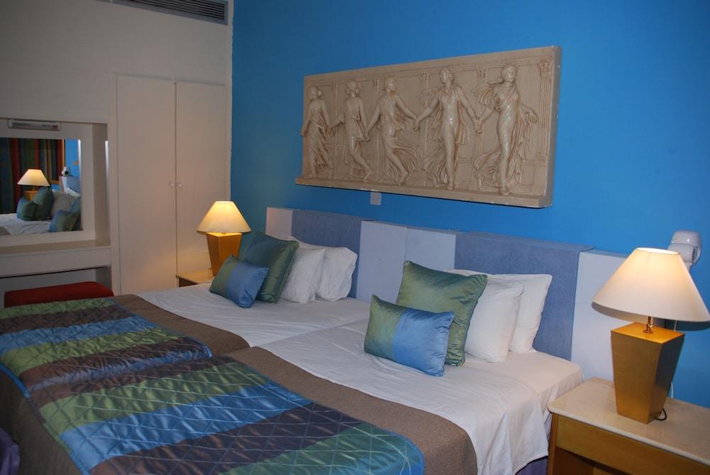 The Caravel Hotel 레메소스 외부 사진